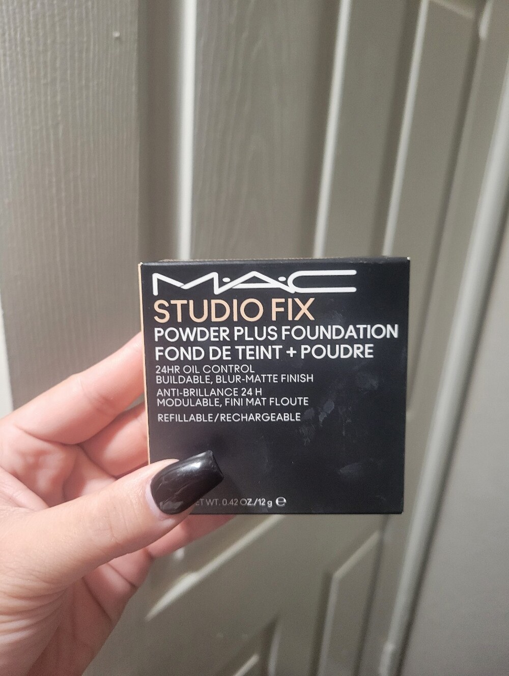 MAC Studio Fix Powder Plus Foundation Compact in Black - Picture 1 of 5
